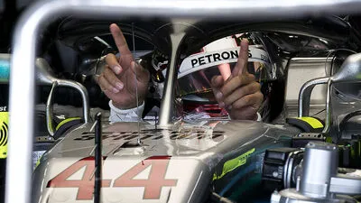 Hamilton ist sichtlich zufrieden