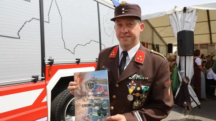 Eine große Feier fand am Sonntag vor dem Rüsthaus der Freiwilligen Feuerwehr St. Anna-Aigen statt: Die Wehr beging ihr 125-jähriges Jubiläum