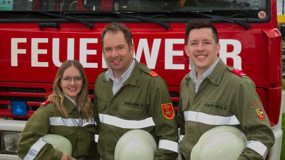 Eine ganze Familie bei der Feuerwehr: Julia, Simon und Michael Remschnig 