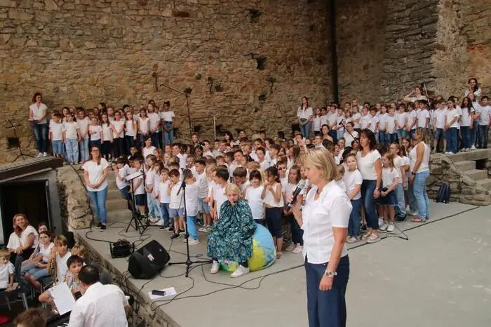 Im vergangenen Schuljahr hat sich die Volksschule intensiv mit den Themen Umweltschutz, Klimaschutz, Nachhaltigkeit und richtiger Mülltrennung beschäftigt. 