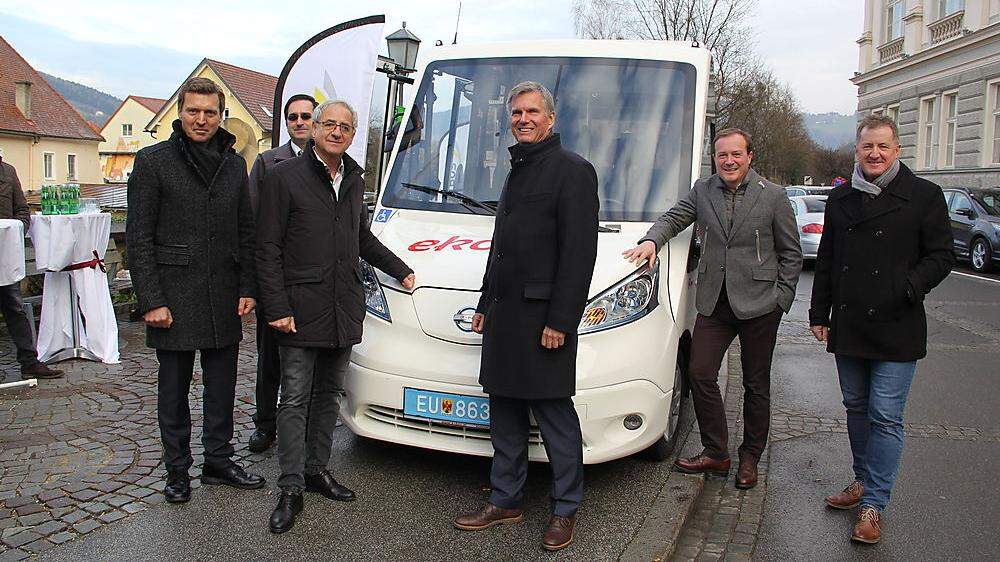 Der Elektrobus wurde vor dem Rathaus in Wolfsberg vorgestellt