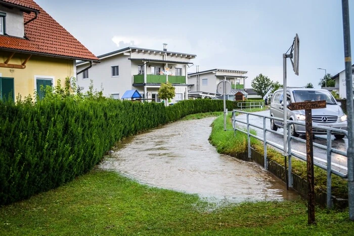 Klicken Sie sich durch die Fotos der Unwettereinsätze!