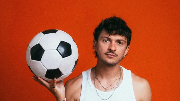 Rian setzt auf „Fußballparty“