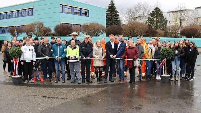 Eröffnung des neuen Kreisverkehrs vor dem Schulzentrum