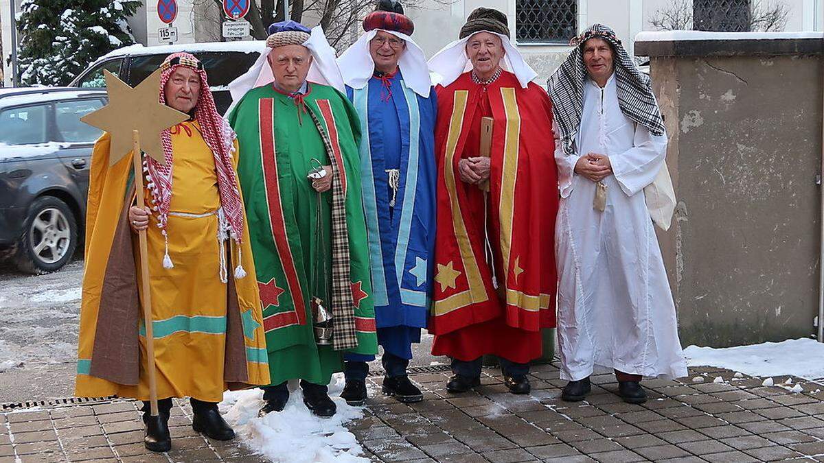 Die Heiligen Drei Könige alias Steiner, Hofer, Hary, Rucker und Edelsbacher (von links)