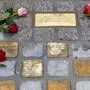 Frisch verlegte Stolpersteine in Graz, die an Opfer des Nazi-Regimes erinnern | Frisch verlegte Stolpersteine in Graz, die an Opfer des Nazi-Regimes erinnern