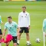 BERLIN,GERMANY,22.JUN.24 - UEFA EURO 2024, OEFB, Oesterreichischer Fussball-Bund, training. Image shows Andreas Weimann, Maximilian Woeber, assistant coach Lars Kornetka and Michael Gregoritsch (AUT).
Photo: GEPA pictures/ Johannes Friedl