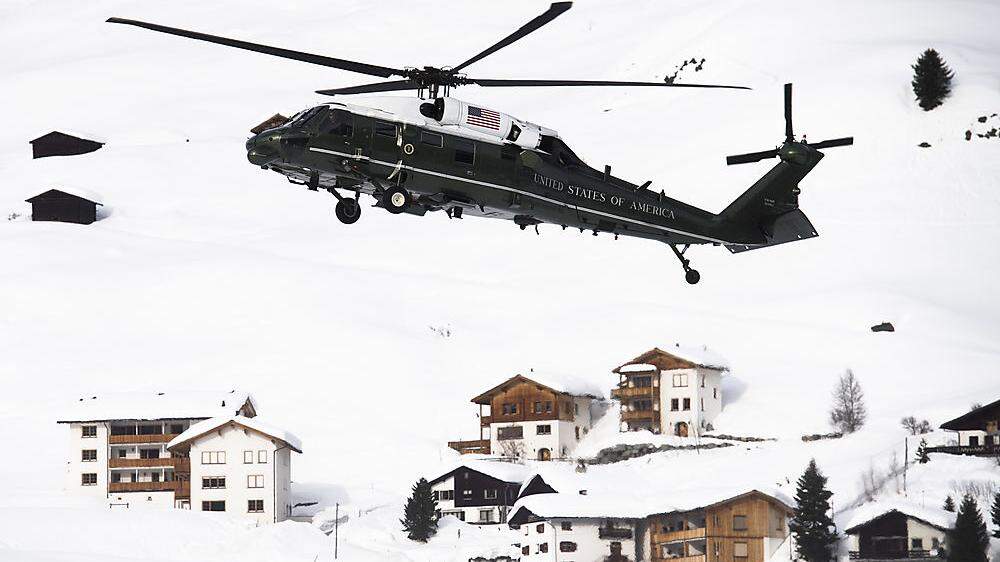 De Helikopter Marine One brachte Trump im Vorjahr zum Weltwirtschaftsgipfel in Davos