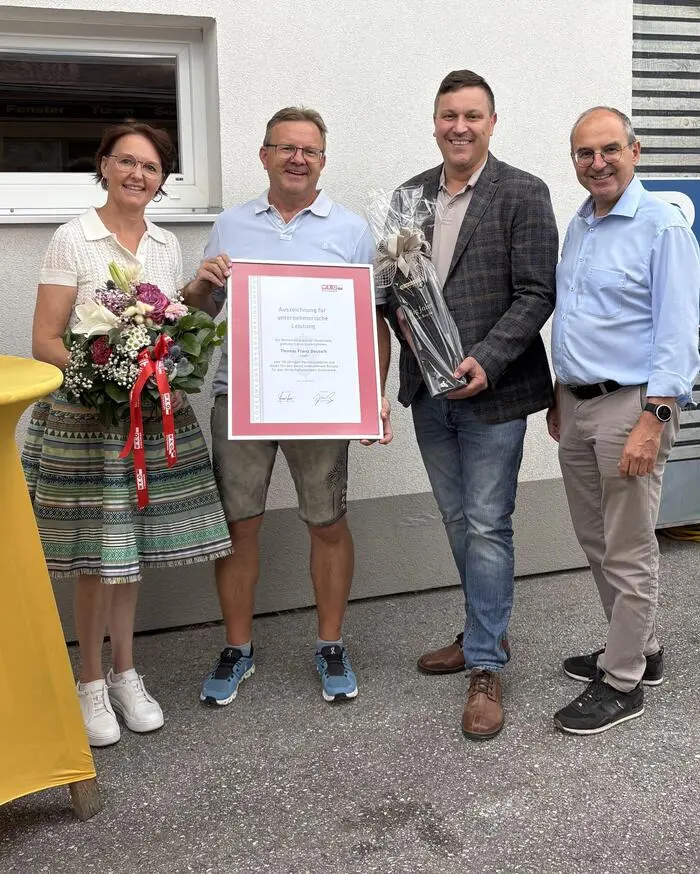 Claudia und Thomas Deutsch mit<strong> </strong>WKO Regionalstellenobmann-Stellvertreter Werner Wild und Regionalstellenleiter Andreas Schlemmer