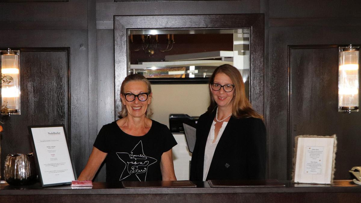 Ein „Zweimäderlhaus“: Renate Nudelbacher und ihre Tochter Caroline Rainer betreiben das Hotel Nudelbacher