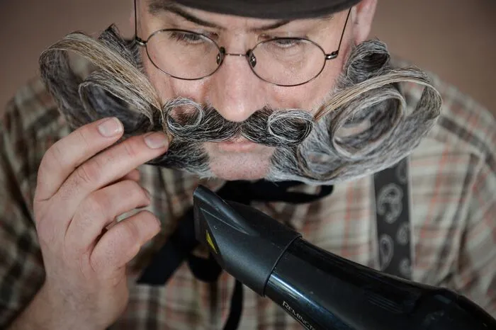 Und erfordert sorgfältige Pflege und exaktes Styling ...