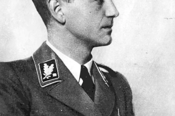 Sigfried Uiberreither, Gauleiter der Steiermark: Der promovierte Jurist wurde wegen seines Ehrgeizes auch als „Dr. Übereifer“ bezeichnet. Tatsächlich war er ein williger Erfüllungsgehilfe Hitlers, vor allem in Hinblick auf die steirische Rüstungsindustrie. Uiberreither ließ während seiner Amtszeit zahlreiche Menschen erschießen, konnte jedoch nach Kriegsende flüchten. Unbehelligt von der Justiz, führte er bis zu seinem Tod ein bürgerliches Leben in Deutschland.