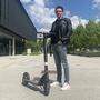 Irmes Zerem (24) pendelt täglich mit dem E-Roller von Raaba nach Graz