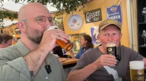 Redakteur Gerfried Ambrosch testet den Bleiburger Wiesenmarkt