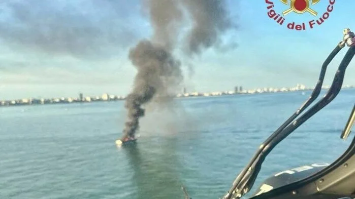 Aus der Luft wurde der Brand bekämpft