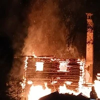 Das abgelegene Haus wurde ein Raub er Flammen