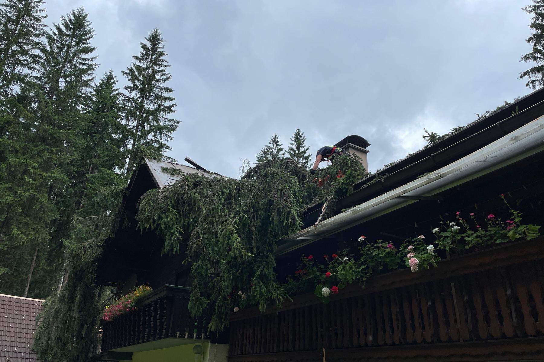 Vorsicht im ganzen Land: Gebäude in Kärnten durch Unwetter „komplett zerstört“