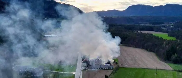 Das Wirtschaftsgebäude stand in Vollbrand