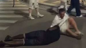 Im Video sieht man, wie Balotelli zu Boden fällt und kaum mehr aufkommt