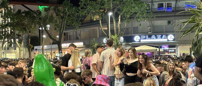 Am Samstagabend war die Stimmung in der Stadt beim Piazza Fontane am Kochen