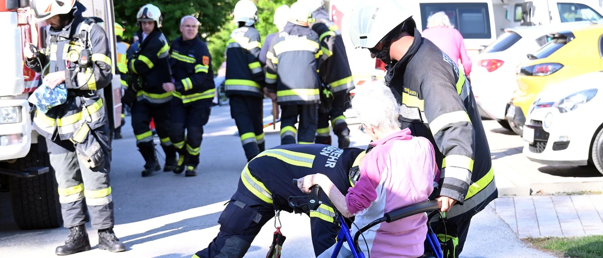 Die Bewohner wurden ins Freie gebracht 