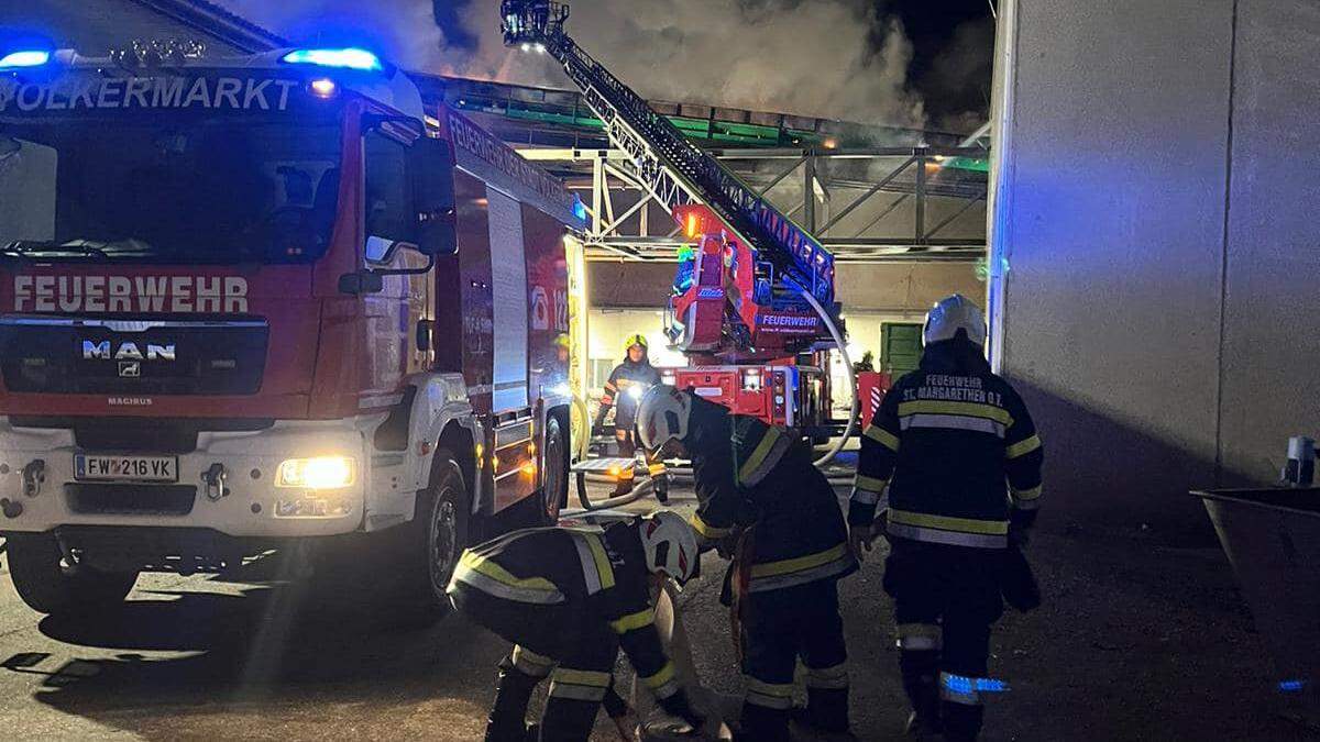 Rund 100 Einsatzkräfte sind zum Brand angerückt