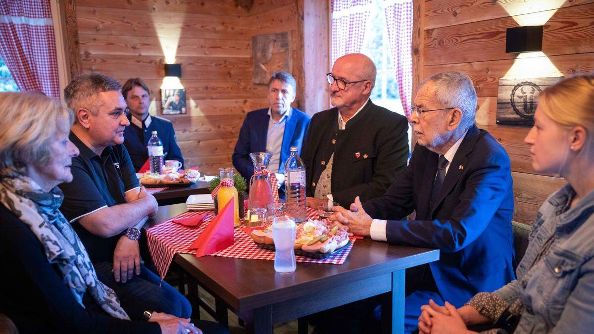 Im Wirtshaus wurde über Unwetterschäden gesprochen