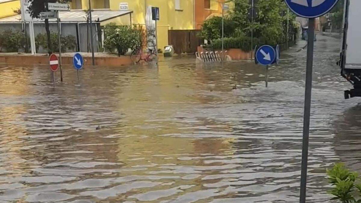 Auch in Lignano fiel so viel Niederschlag, dass das Entwässerungssystem heillos überfordert ist