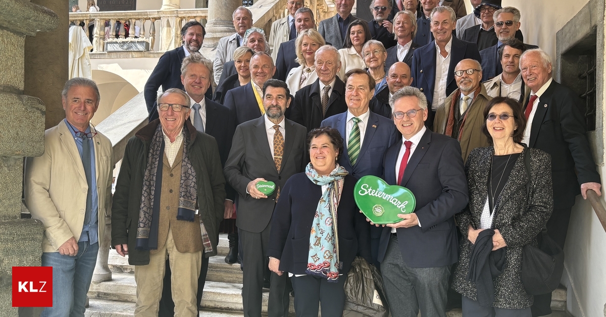 Mehr-als-30-Honorarkonsuln-spazierten-durch-Klagenfurt