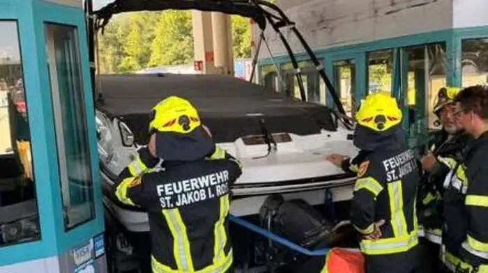 Das Mauthäuschen wurde beschädigt