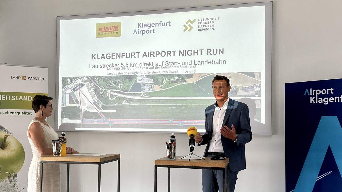 Gesundheitslandesrätin Beate Prettner präsentiert mit Airport-Chef Maximilian Wildt den Night Run