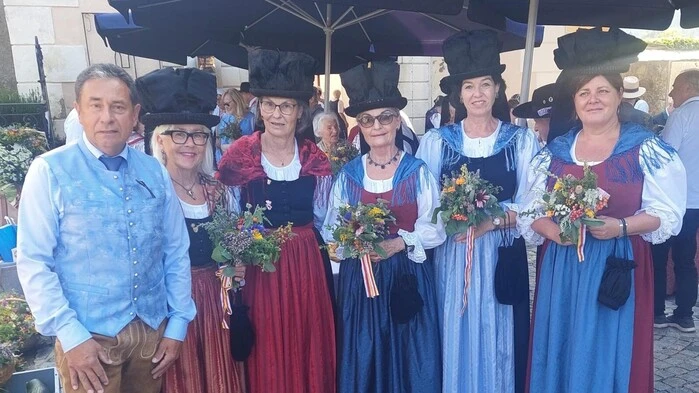 Bei der Kräuterweihe am 15. August wird Wuzella an der Spitze der Bänderhutfrauen in den Gurker Dom einziehen