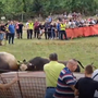 Dramatische Szenen beim Stierkampf in Radošić - hier zerstören zwei Bullen den Zaun der Arena und stürzen in die Menge