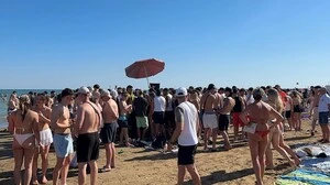 Ausgelassene Stimmung am Strand von Lignano