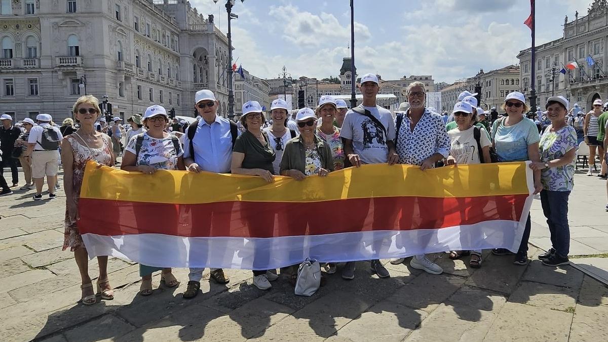 Die stolze Kärntner Delegation beim Papstbesuch in Triest