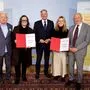 Hans Heider, Alexandra Schmidt,  (Erinnern Villach - Verein für Erinnerungskultur), LH Peter Kaiser, Petra Erian, Peter Gstettner (Mauthausenkomitee Kärnten Koroska MKKK),  Astrid Körner, Larissa Krainer, Astrid Roblyek