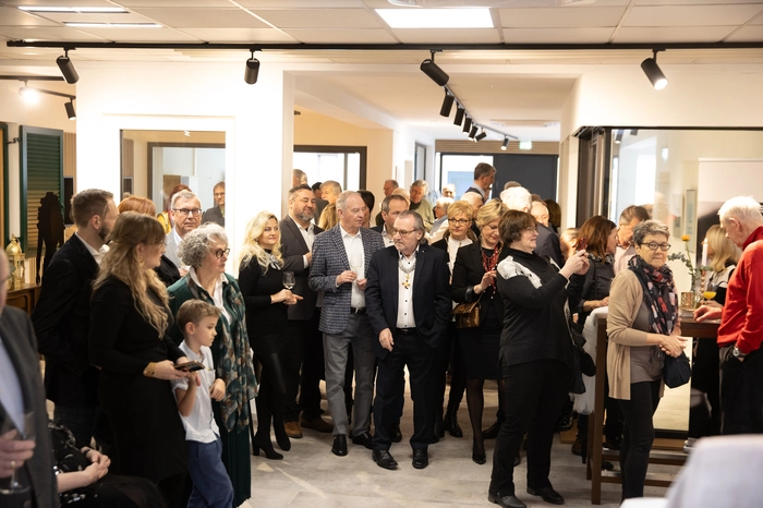 Die besondere Atmosphäre der Tischlerei Schellander bildete den perfekten Rahmen für die Präsentation des neuen Kunstkalenders. Diese fand erstmals im Rahmen einer Kunstmatinee statt.