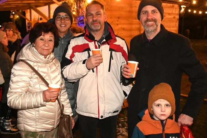 Viele Familien waren am Weihnachtsmarkt an der Promenade zu sehen