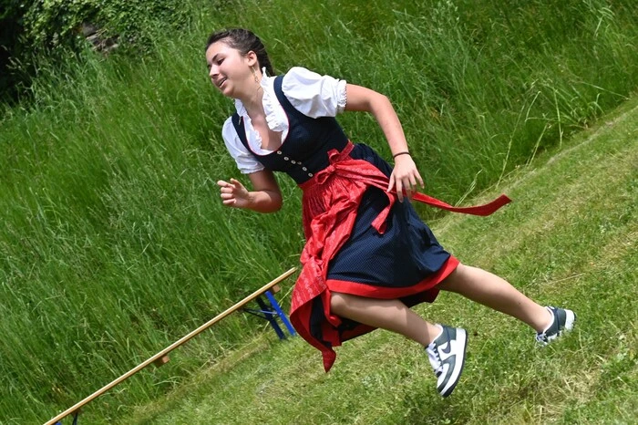 Auch ein Dirndl-Wettlauf stand am Programm.