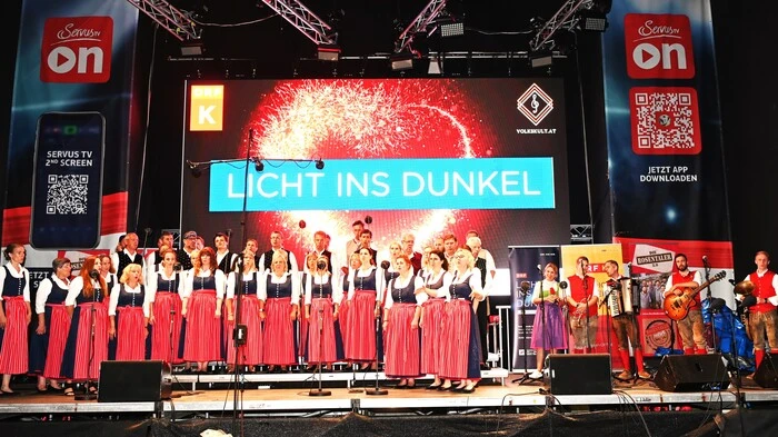 Beim Schlusslied waren alle Akteure auf der Bühne
