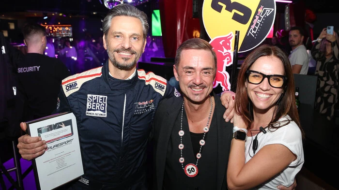 Happy Birthday! Christian Aigner, Rene Schoahs und Madlen Baeuml (von links)