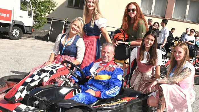 Friedl Würcher von den „Nockis“ mit ÖBV Landesdirektorin Caroline Minarik-Turner, Claudia Turner, Kerstin Waldhauser, Pia-Maria Turner und Michelle Steiner 