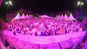 Unzählige Klagenfurter feierten am Neuen Platz die „City Summer Vibes“-Party