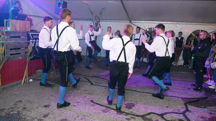 Erntedankdisco; Landjugend Ebenthal; Fotograf Thomas Hude, Vorplatz FF Ebenthal; 5.9.2025