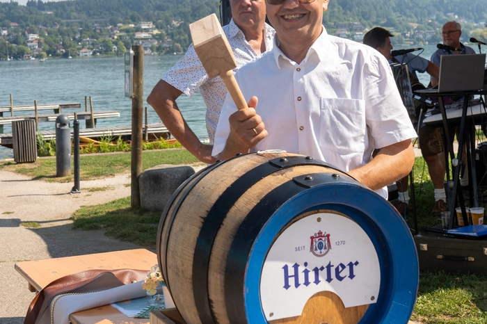 Marktstände mit regionalen Produkten, ein Flohmarkt und der Fassanstich machten den Festtag am See perfekt.