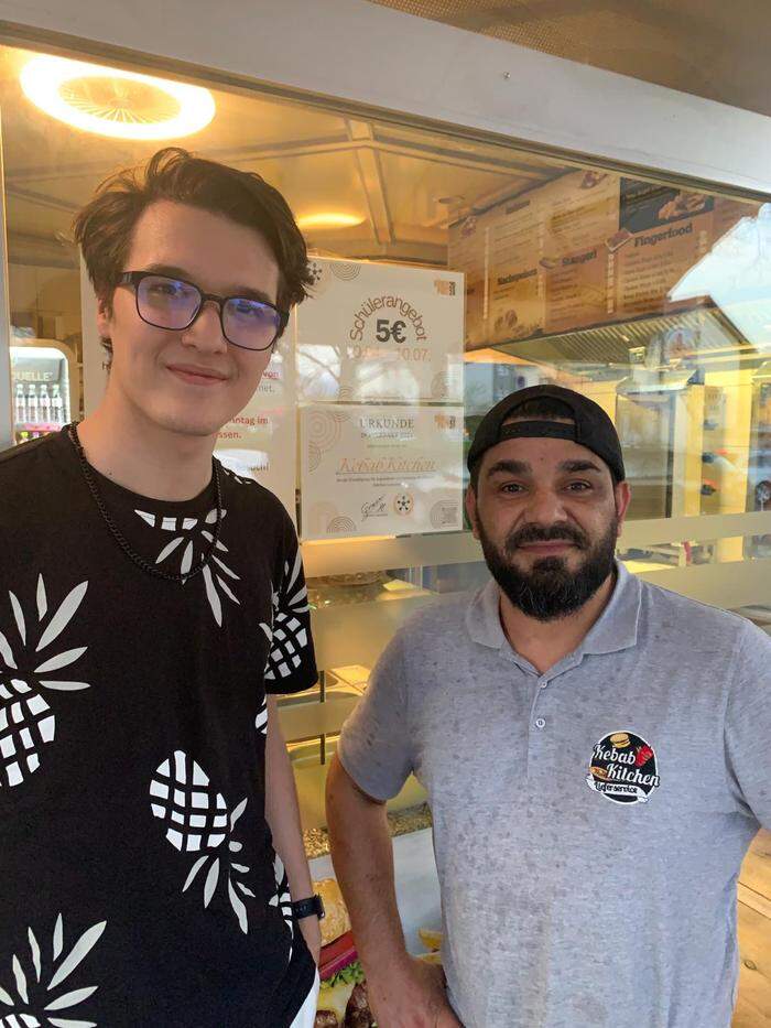 Griesser mit Hektor Kryeziu, der die Kebab Kitchen in Viktring betreibt.