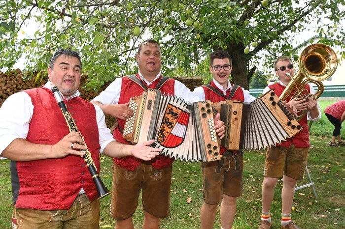 Die VolXBradler haben mit ihrer stromlosen Musik begeistert