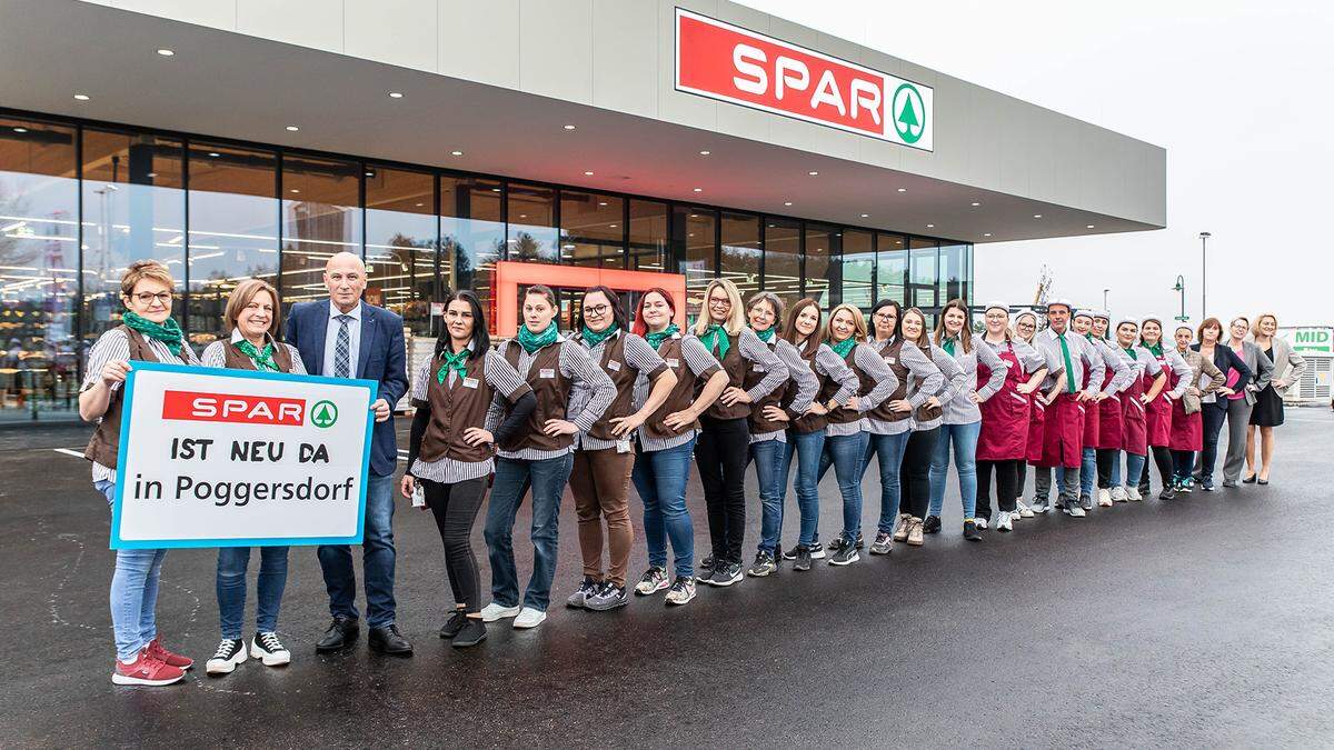 Das Team vom Spar-Supermarkt Poggersdorf mit Marktleiterin Maria Golavcnik (links im Bild) 