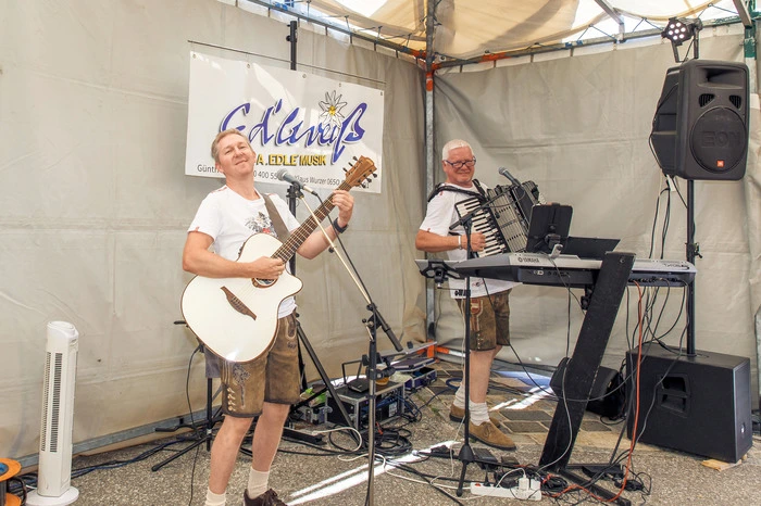 Die musikalische Unterhaltung steuerte die Gruppe „Edelweiß“ bei.