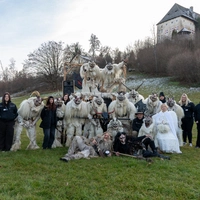 Am Sonntag zogen Krampusse und Perchten durch Moosburg